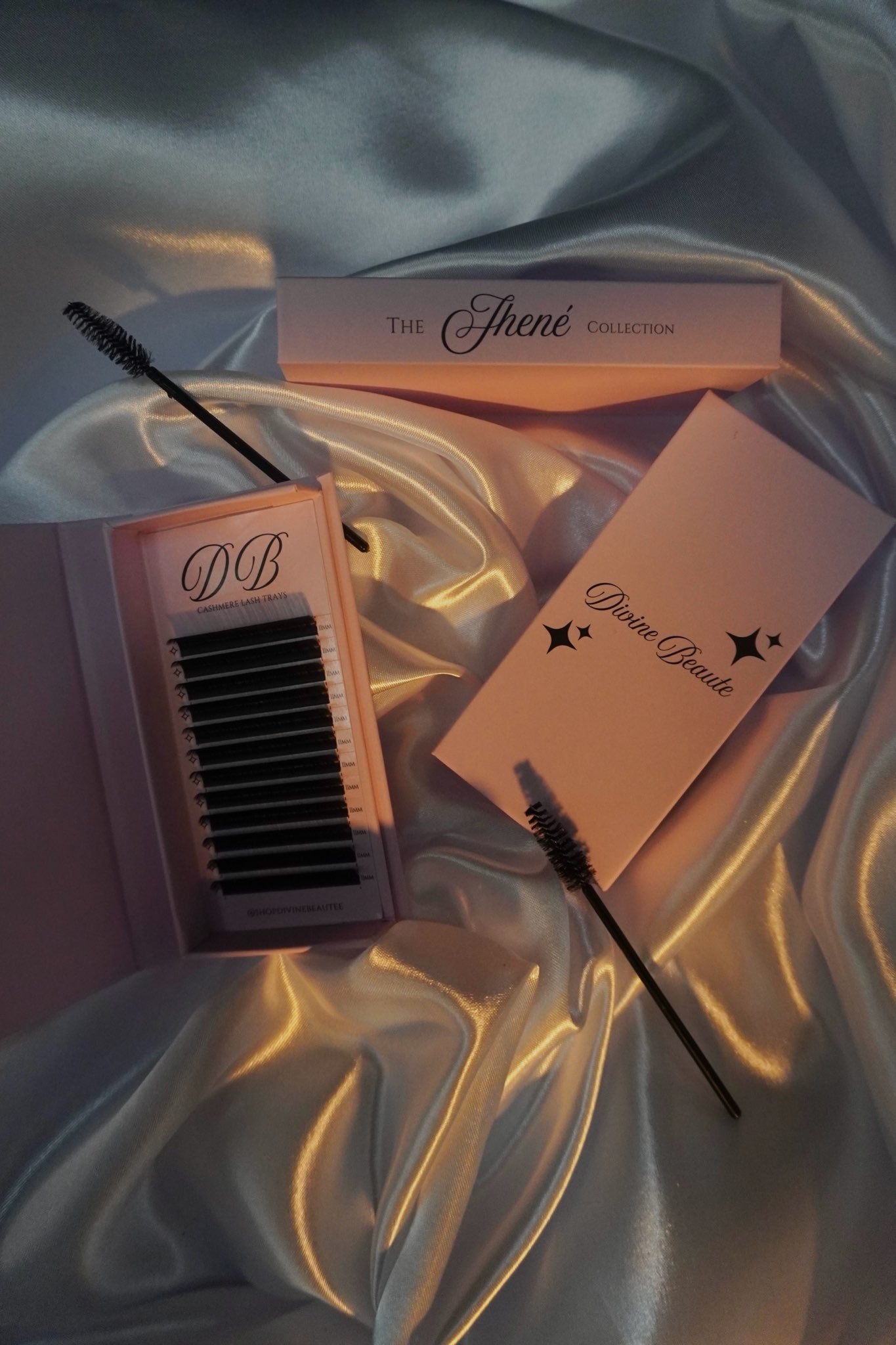 Cashmere lash trays